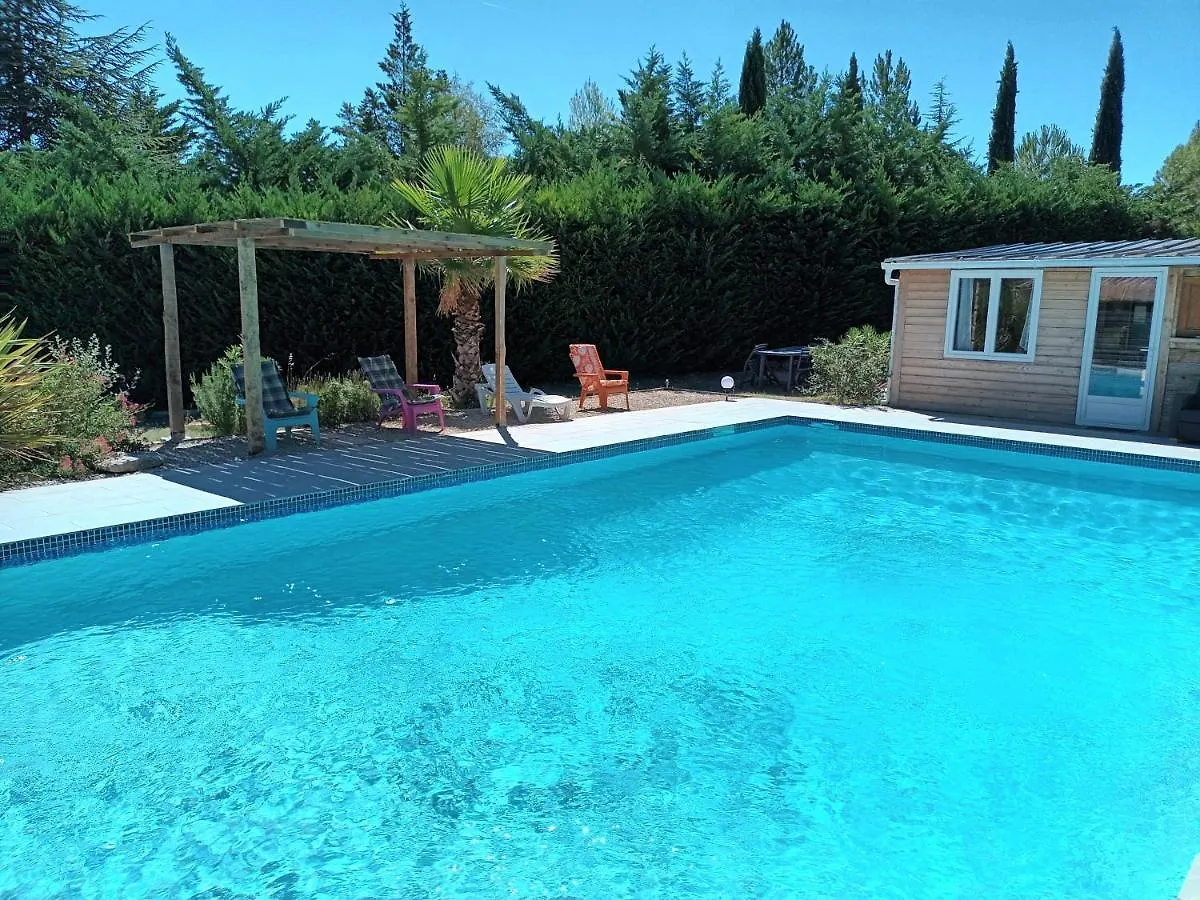 Couette-café Chambre de charme avec piscine dans la campagne de Rognes France