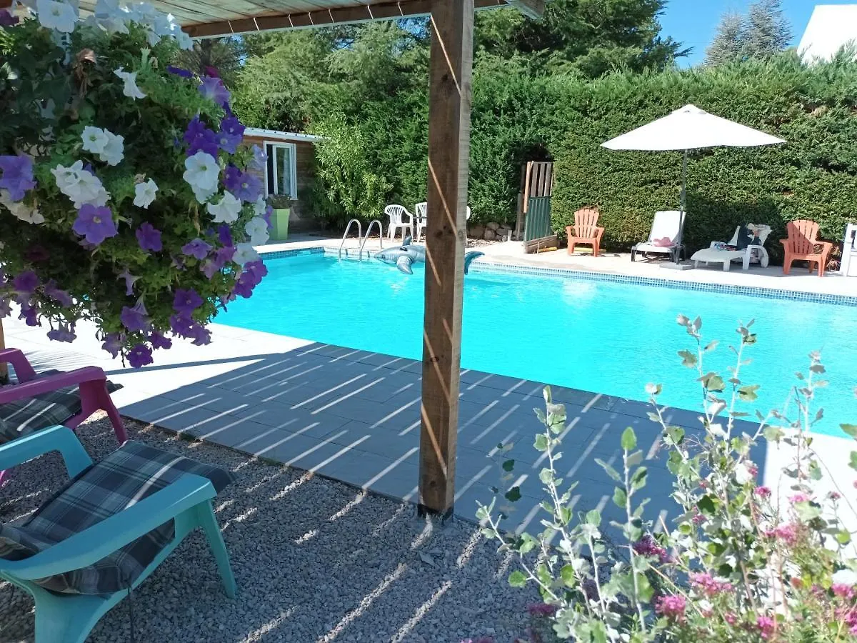 Chambre de charme avec piscine dans la campagne de Rognes